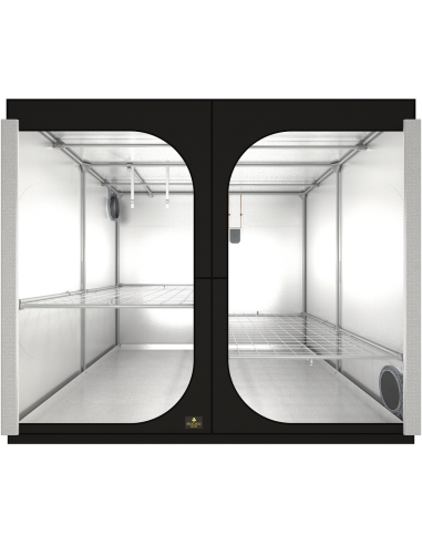 Dark Room 4 - 237 x 237 x 200 cm